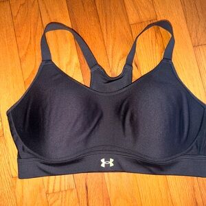 Under Armour Women's Sleek Black Sports Bra
